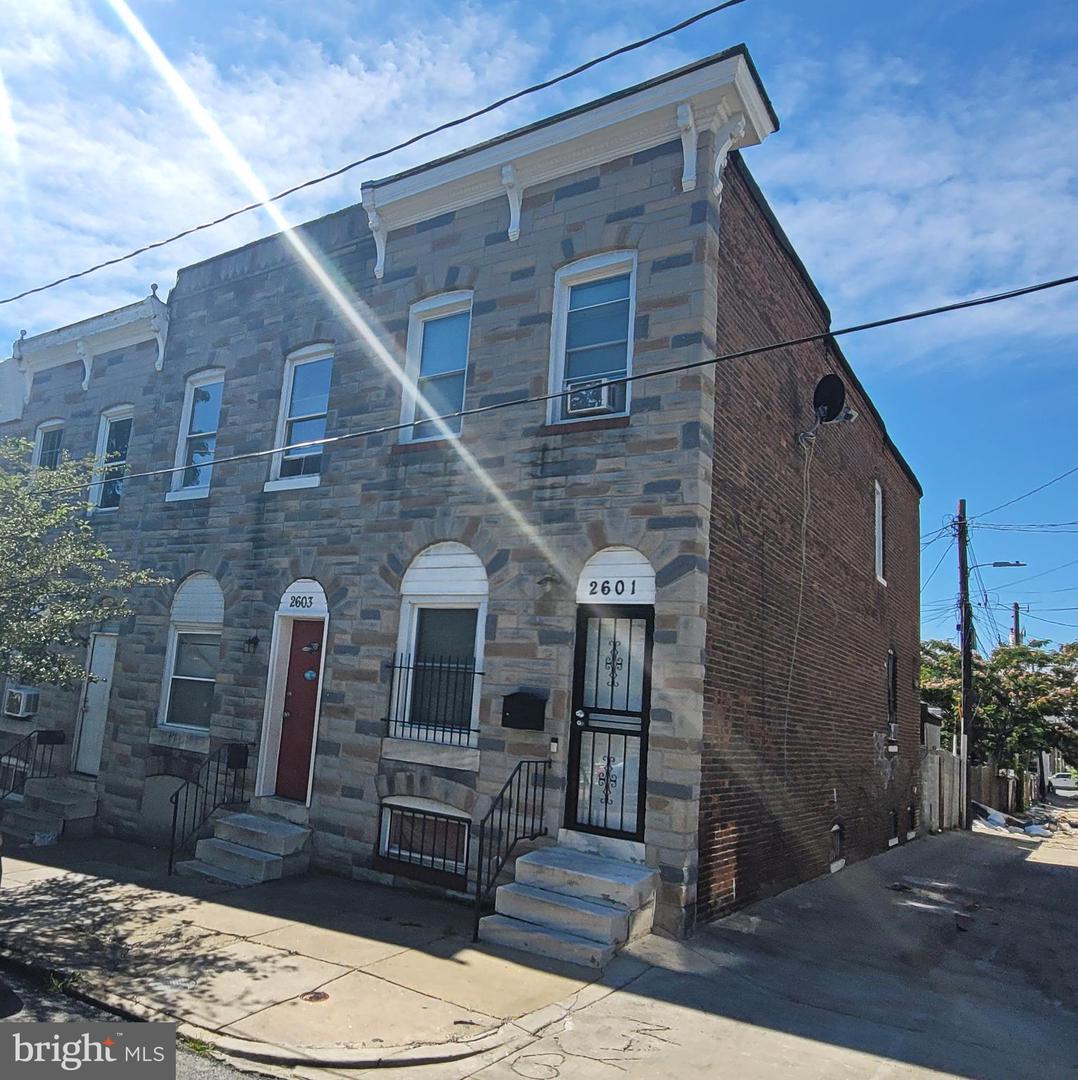 2601 Jefferson St Property Photo 2