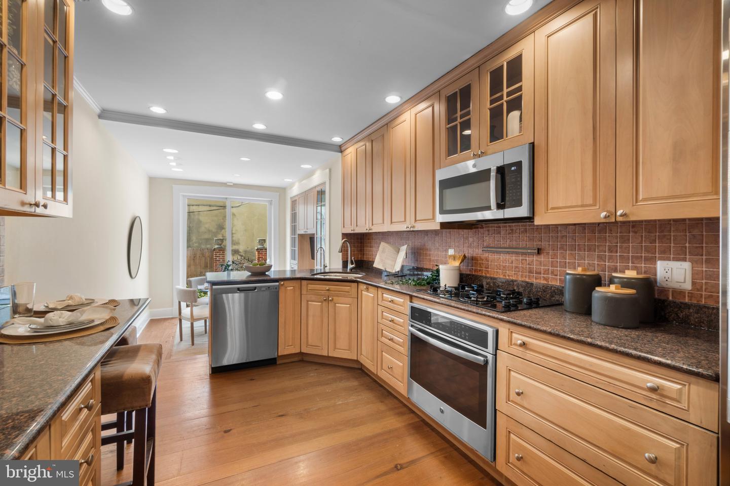 832 William St Property Photo 10