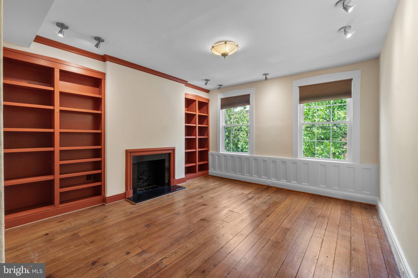 832 William St Property Photo 15