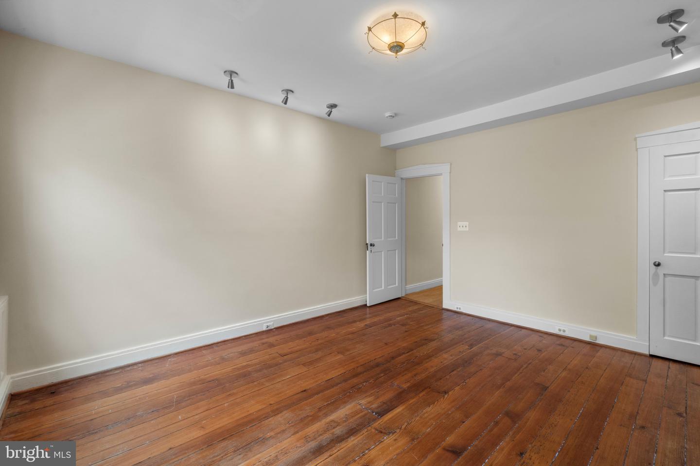 832 William St Property Photo 17