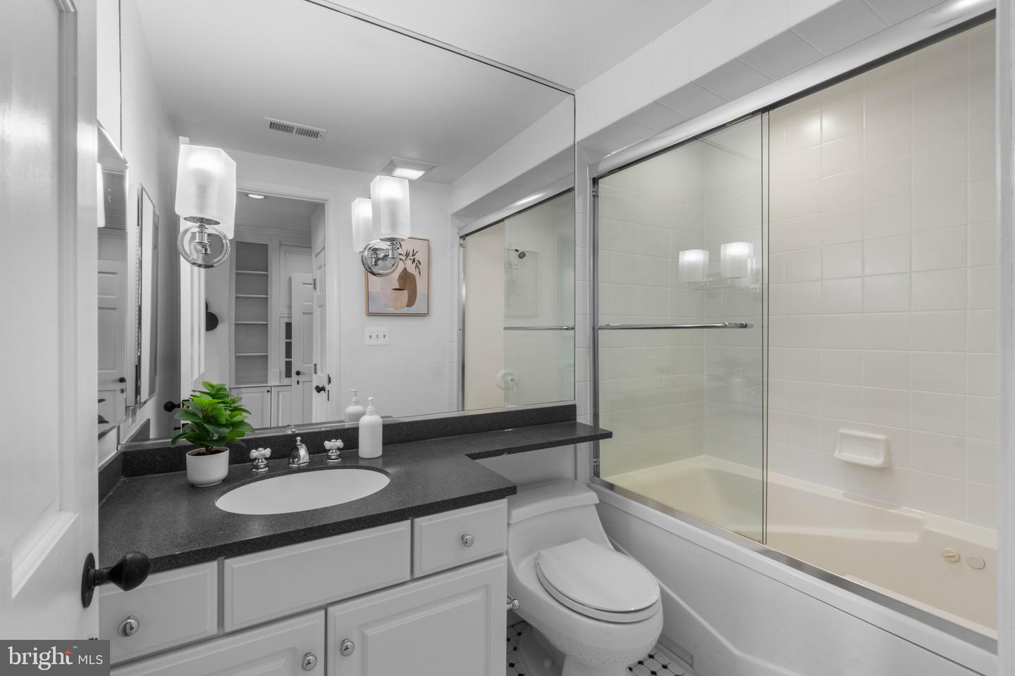 832 William St Property Photo 26