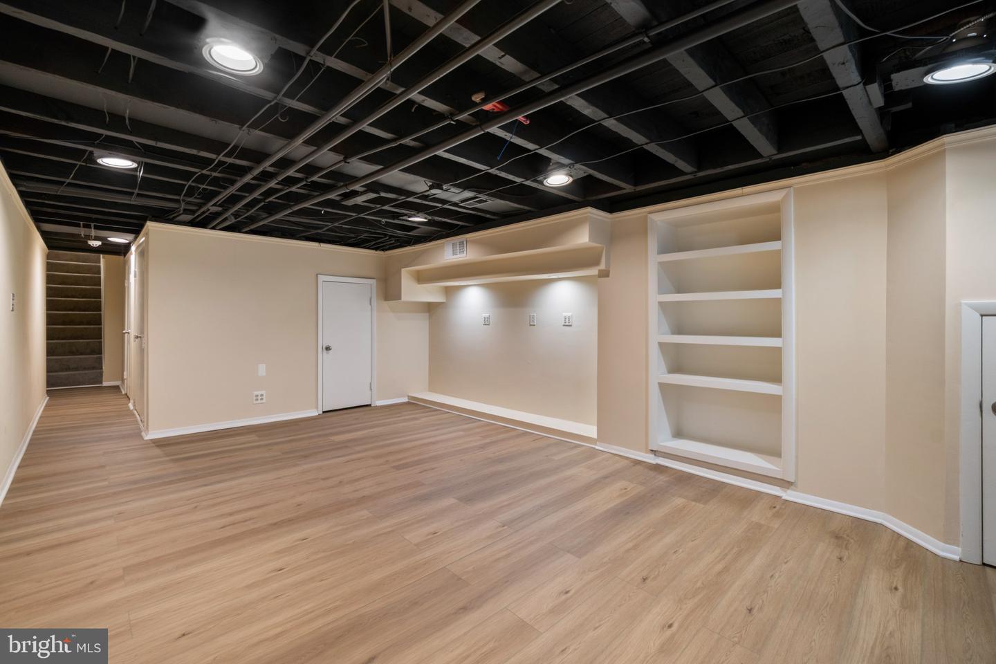 832 William St Property Photo 30