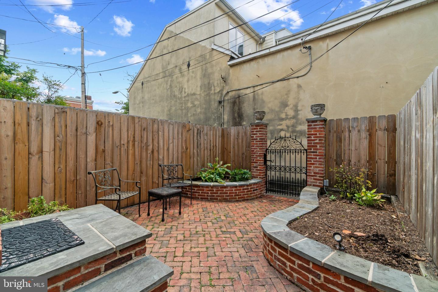 832 William St Property Photo 31