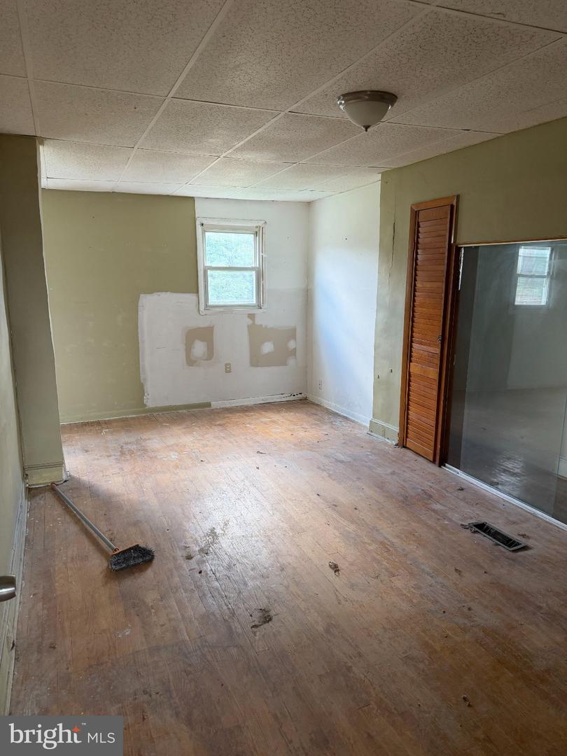 2102 N Dukeland Property Photo 11
