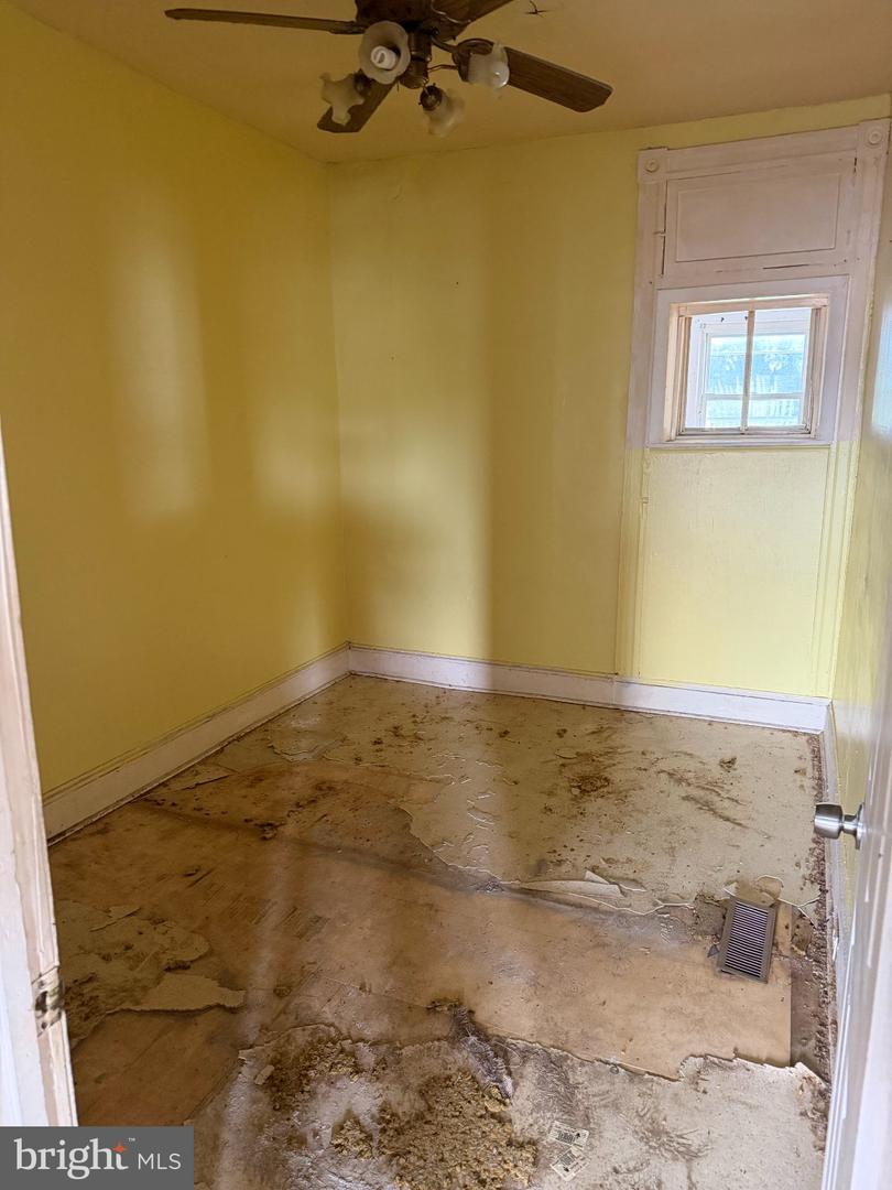 2102 N Dukeland Property Photo 12