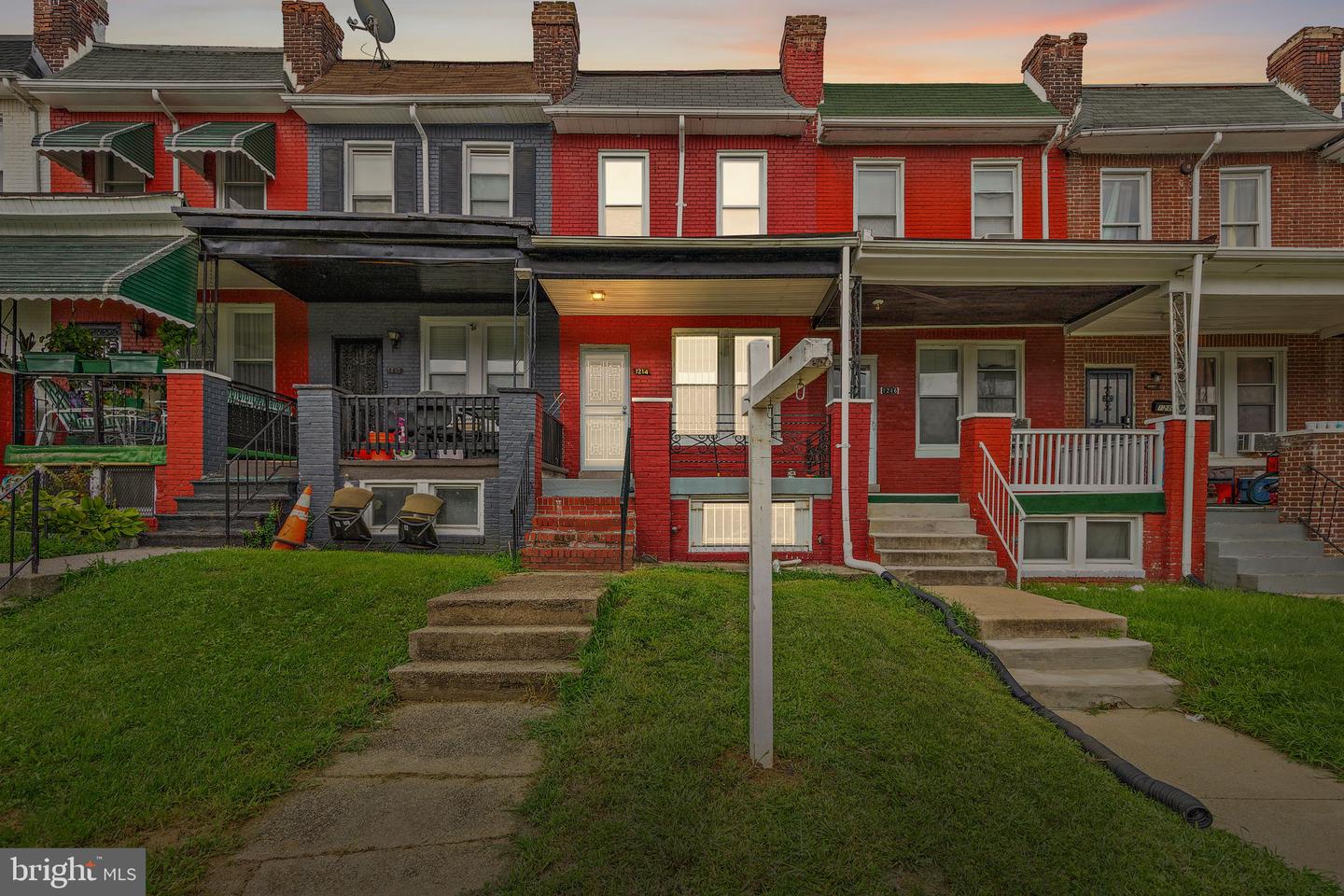 1214 Dukeland St Property Photo 3
