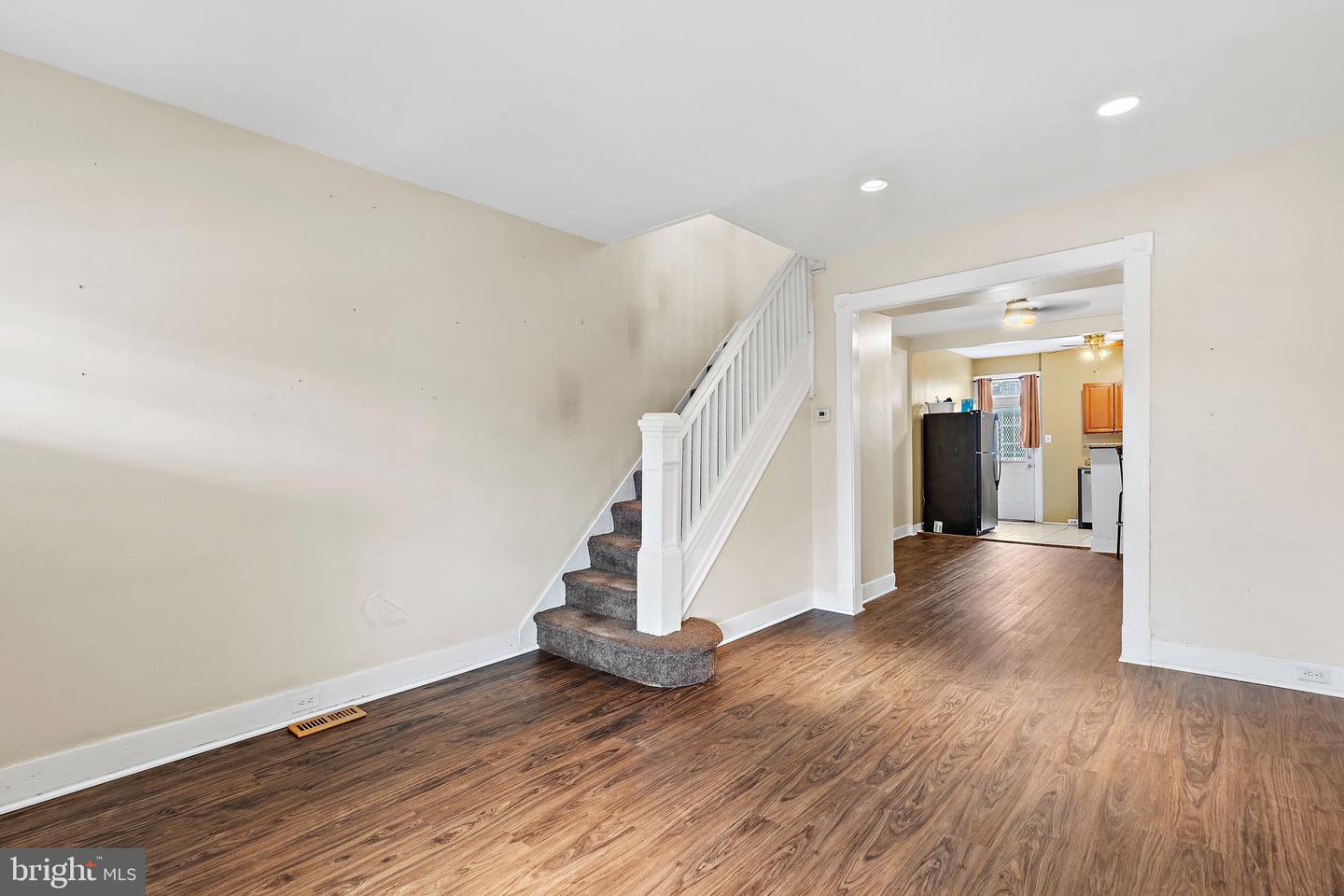 1214 Dukeland St Property Photo 6