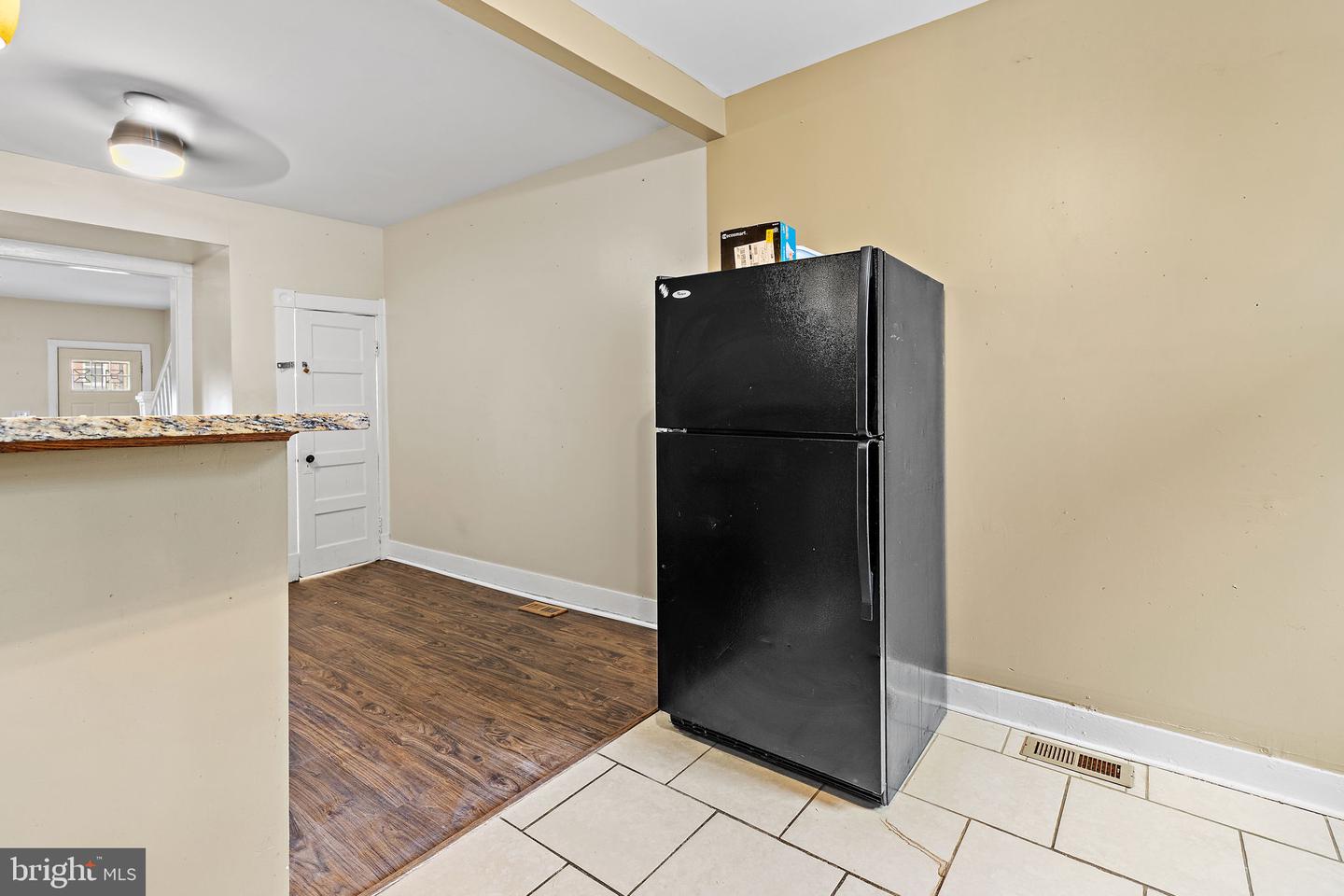 1214 Dukeland St Property Photo 14