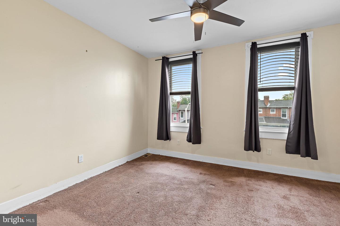 1214 Dukeland St Property Photo 15