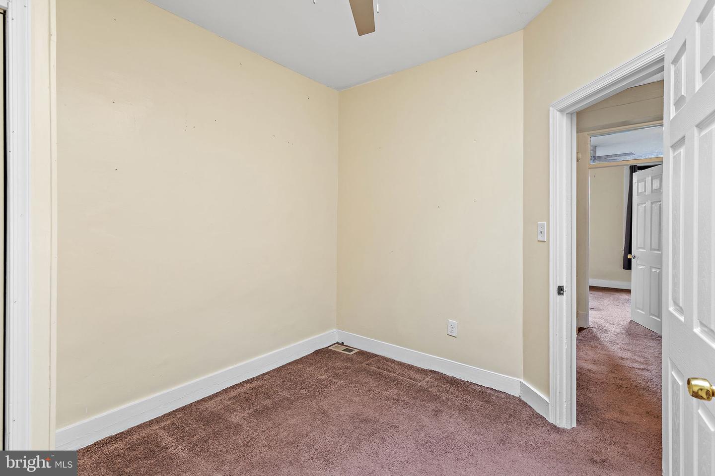 1214 Dukeland St Property Photo 19