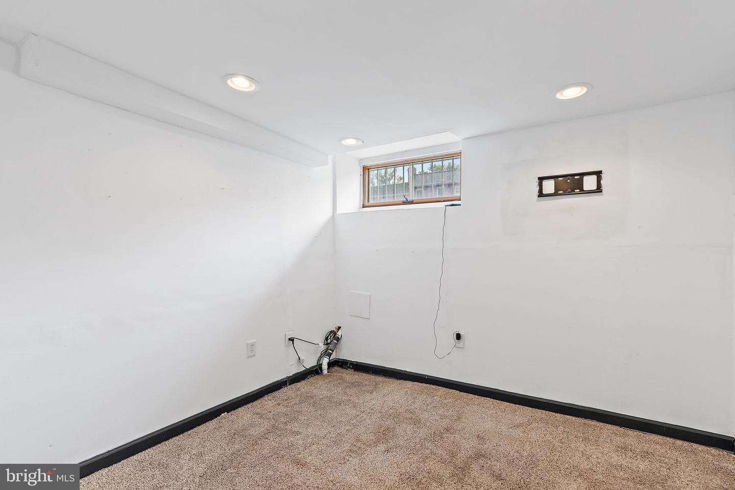 1214 Dukeland St Property Photo 22