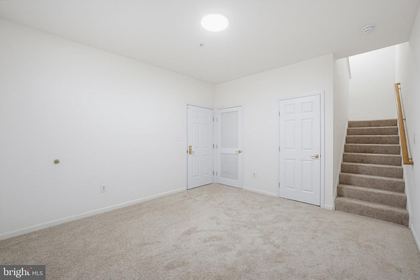 1603 E Fairmount Ave Property Photo 3