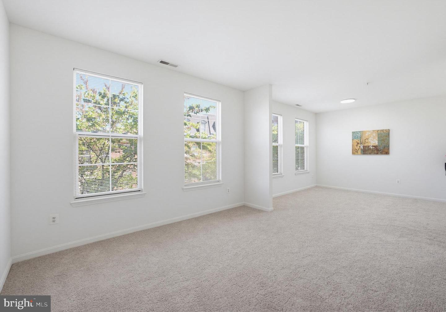 1603 E Fairmount Ave Property Photo 6