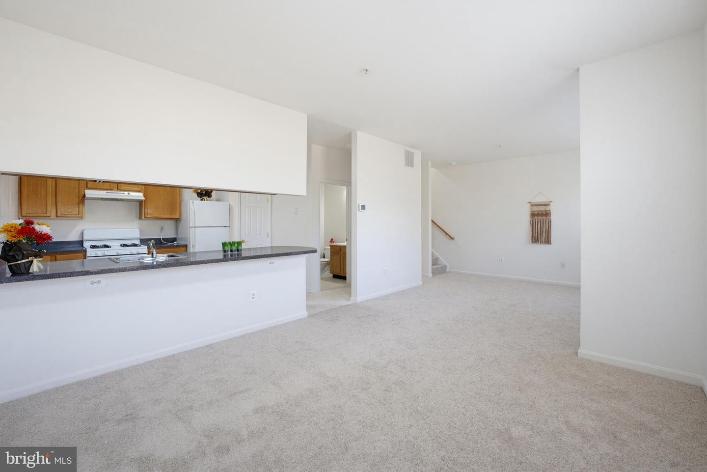 1603 E Fairmount Ave Property Photo 9