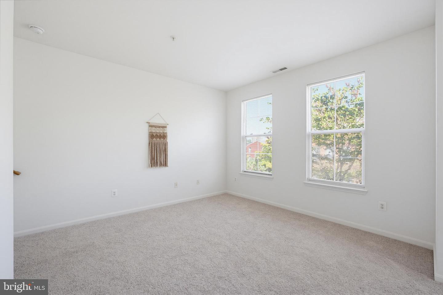 1603 E Fairmount Ave Property Photo 10
