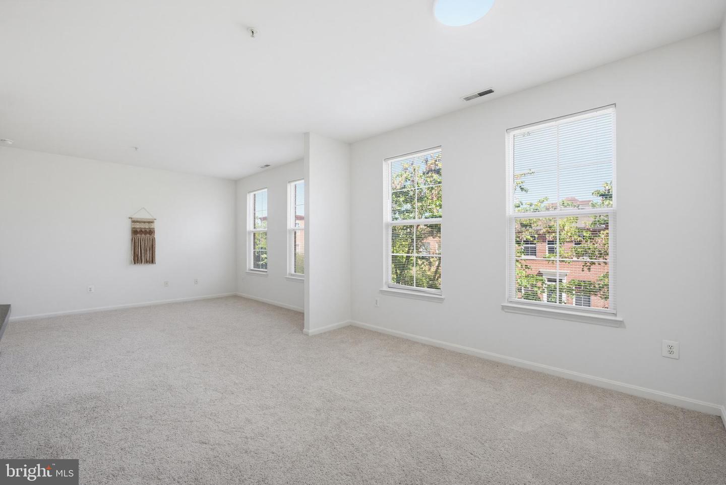 1603 E Fairmount Ave Property Photo 11