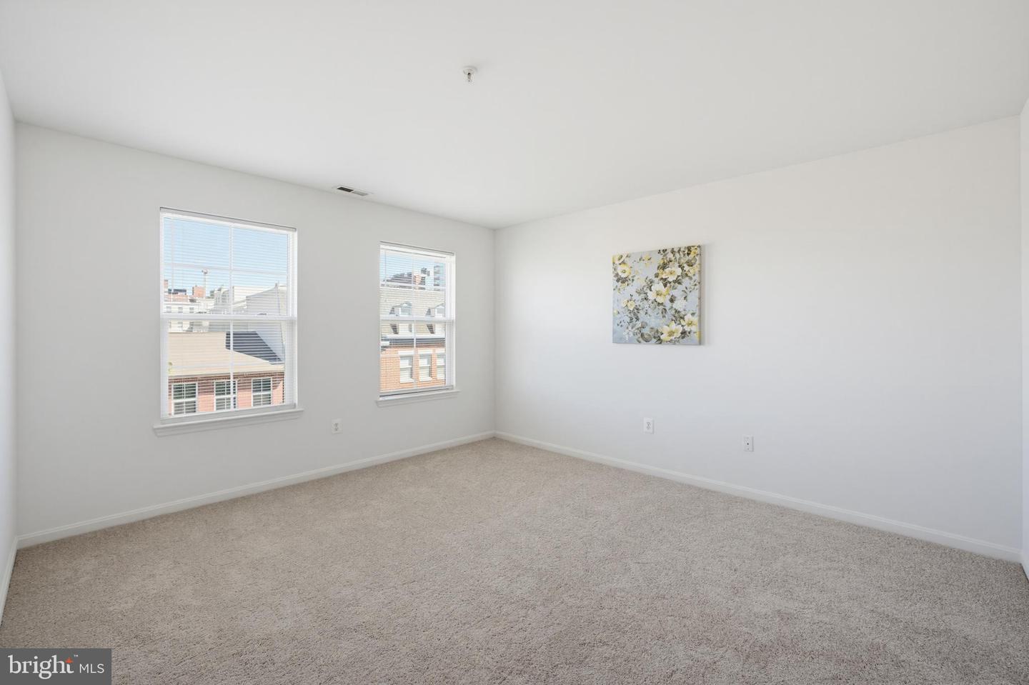 1603 E Fairmount Ave Property Photo 15