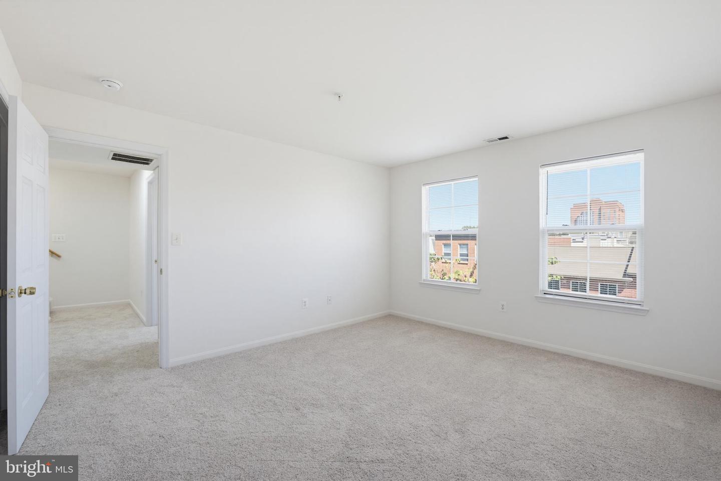 1603 E Fairmount Ave Property Photo 18
