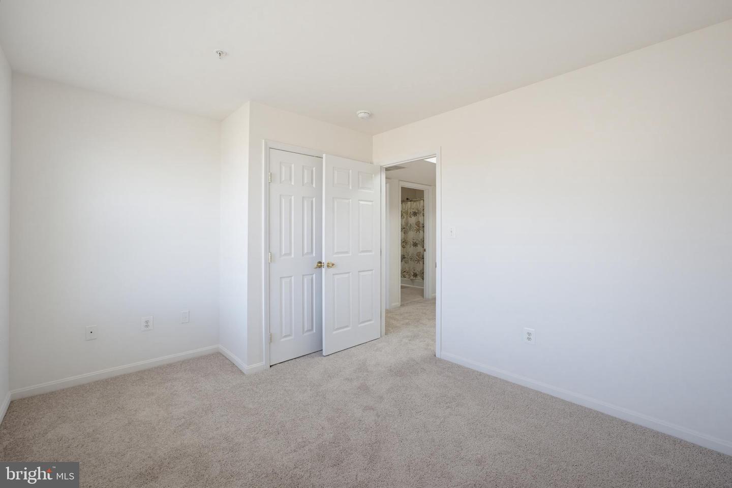 1603 E Fairmount Ave Property Photo 19
