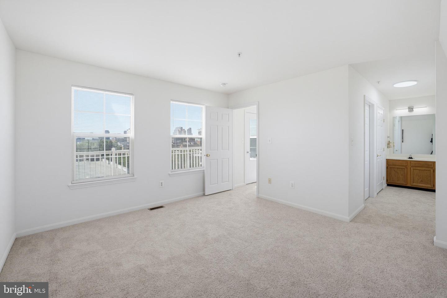 1603 E Fairmount Ave Property Photo 25