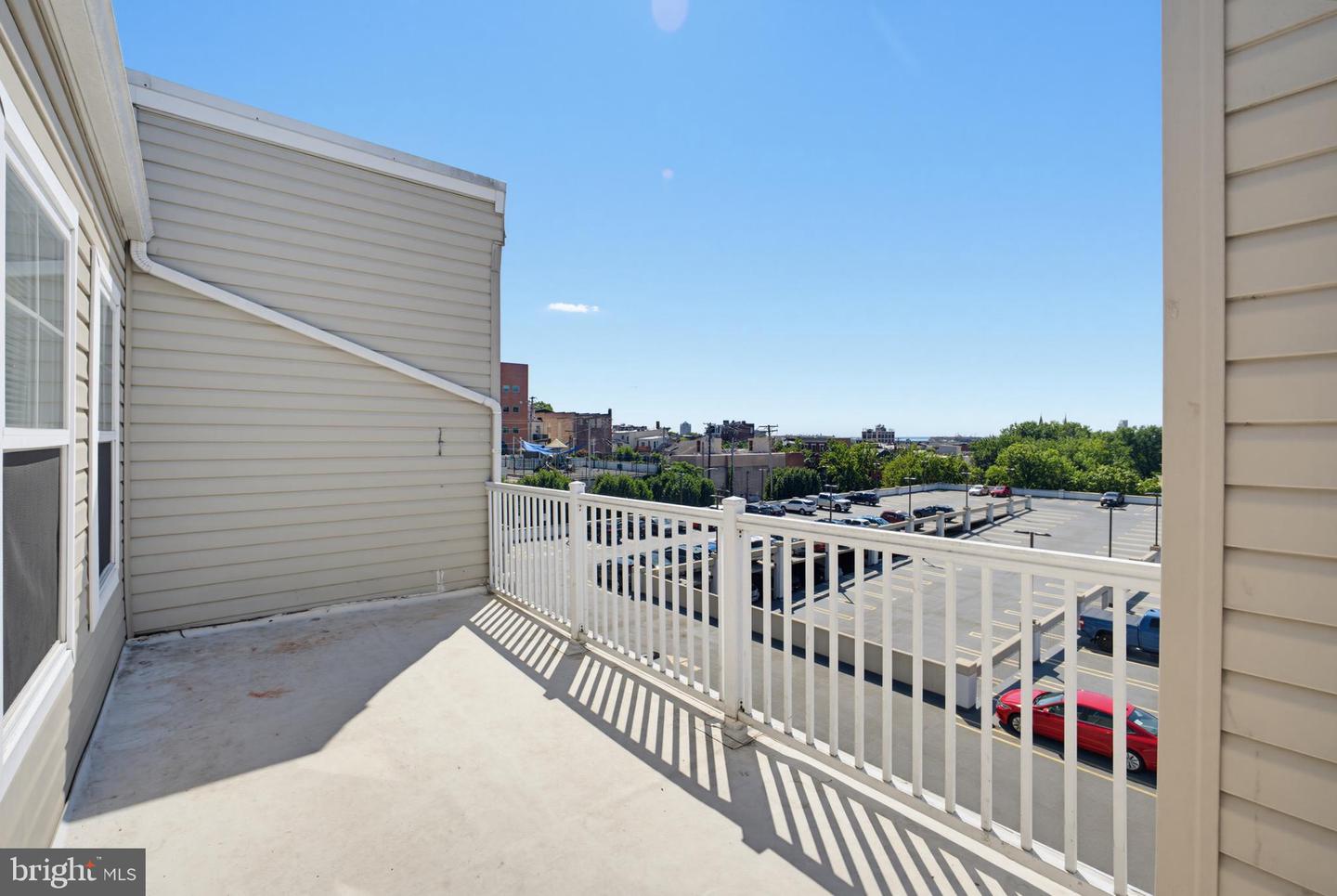 1603 E Fairmount Ave Property Photo 27