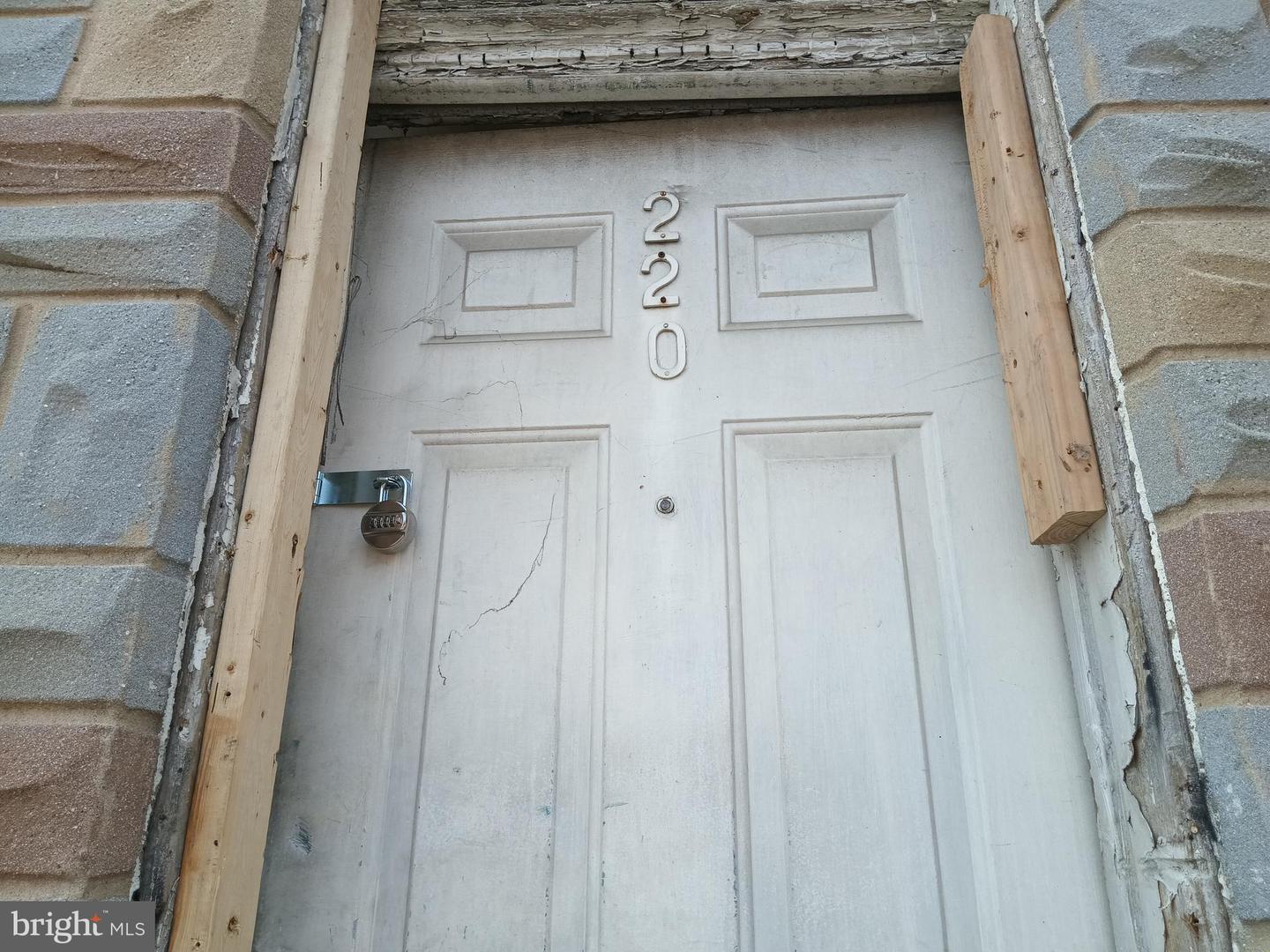 220 S Smallwood St Property Photo 2