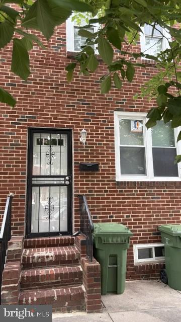 1835 N Bond St Property Photo 2