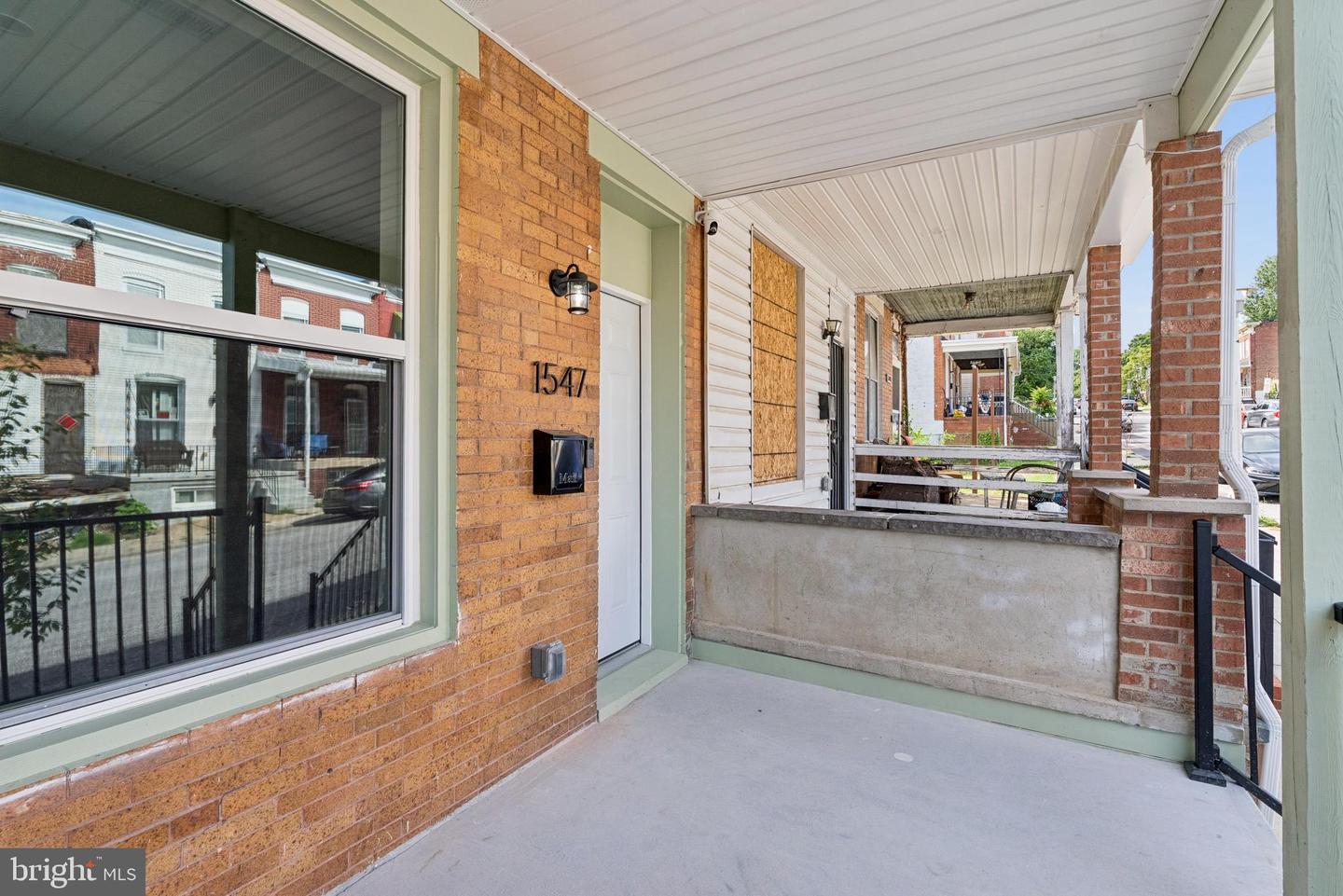 1547 Carswell St Property Photo 3