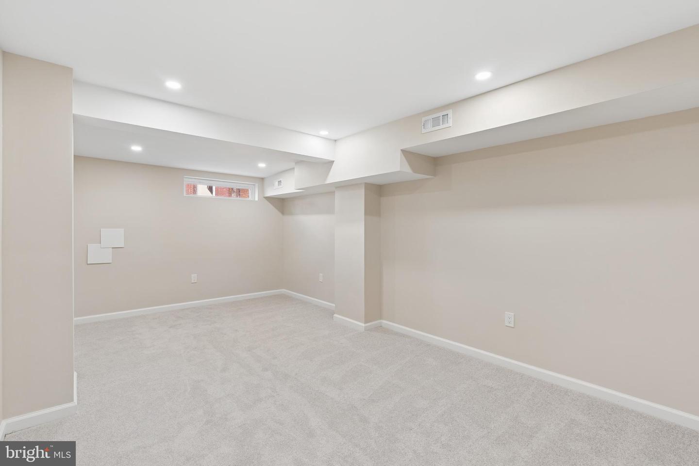 1547 Carswell St Property Photo 26