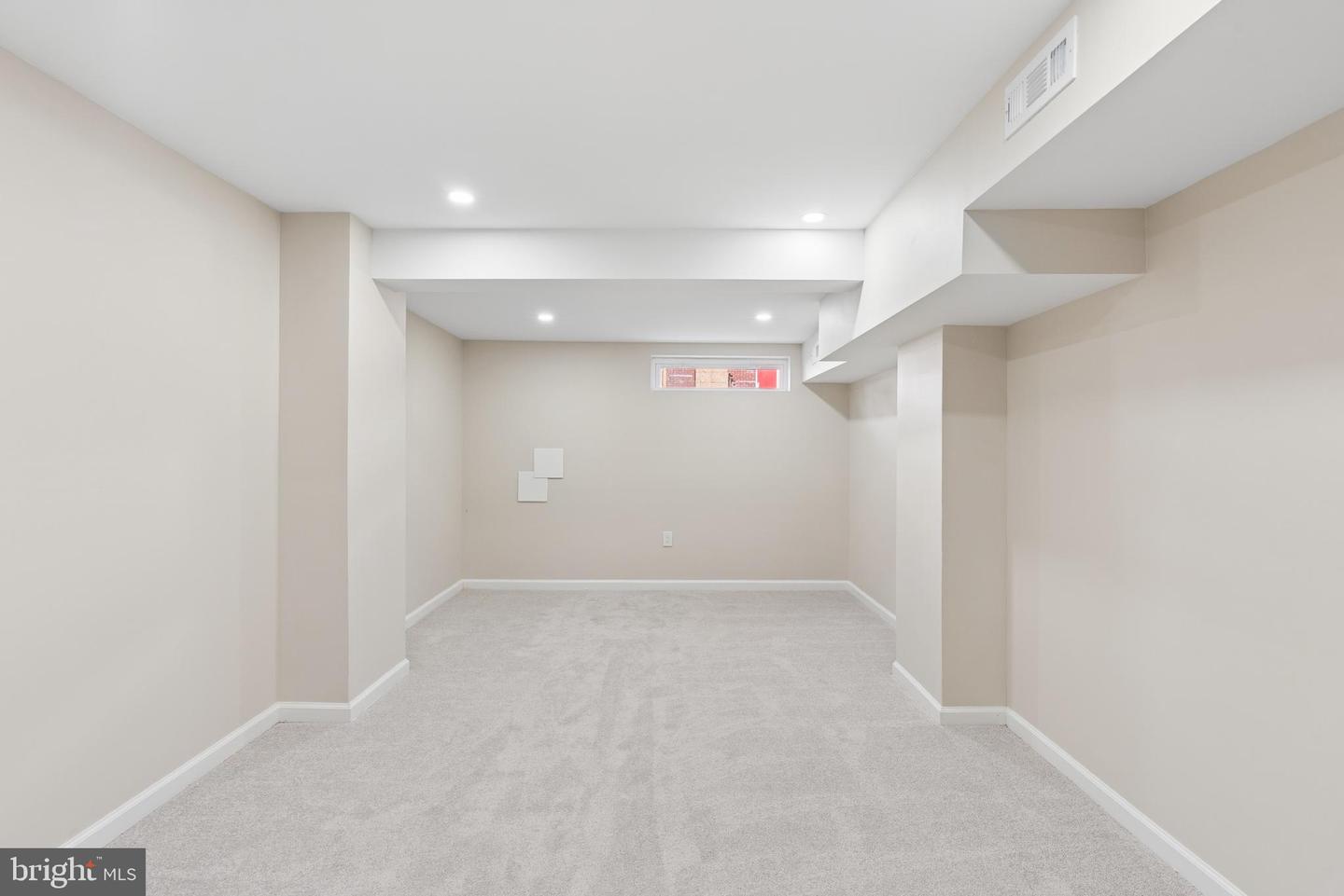 1547 Carswell St Property Photo 27