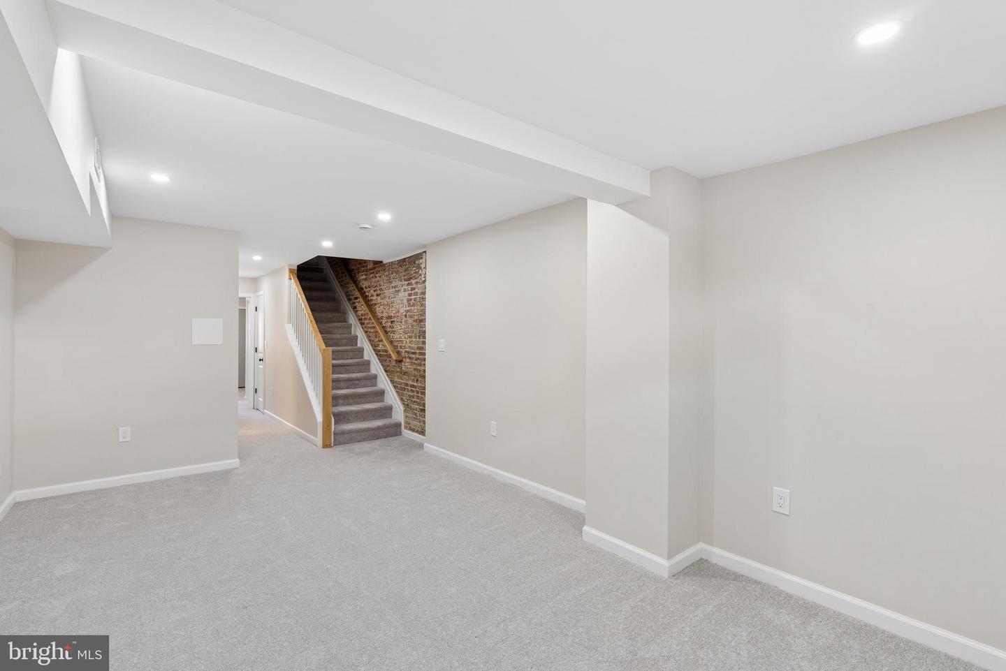 1547 Carswell St Property Photo 28