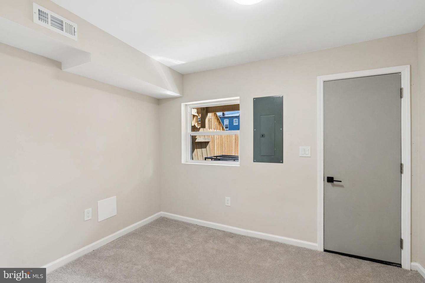 1547 Carswell St Property Photo 31