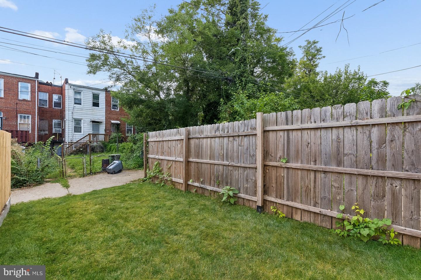 1547 Carswell St Property Photo 40