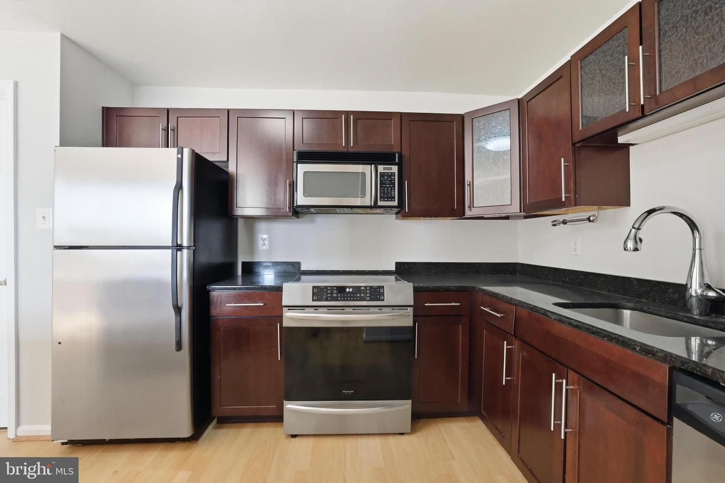 1011 Hunter St #c-4 Property Photo 6