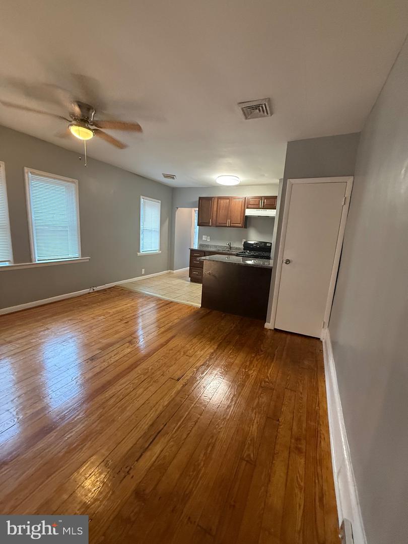 323 Collins Ave #2 Property Photo 6