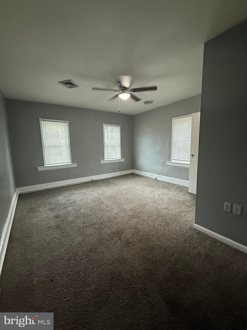 323 Collins Ave #2 Property Photo 11
