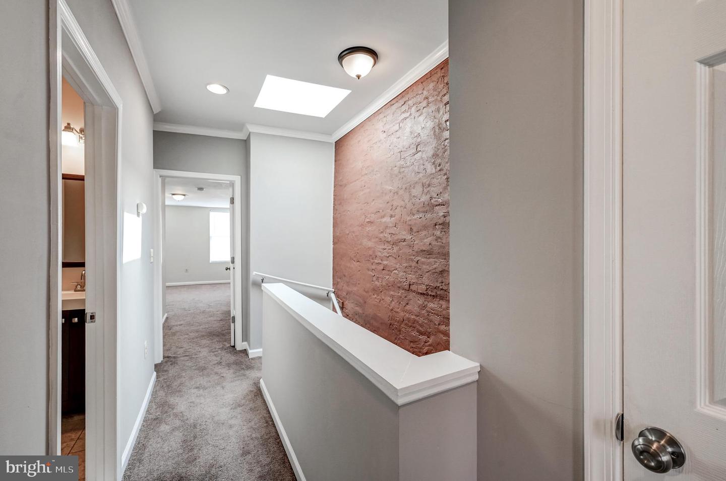 2103 E Madison St Property Photo 8