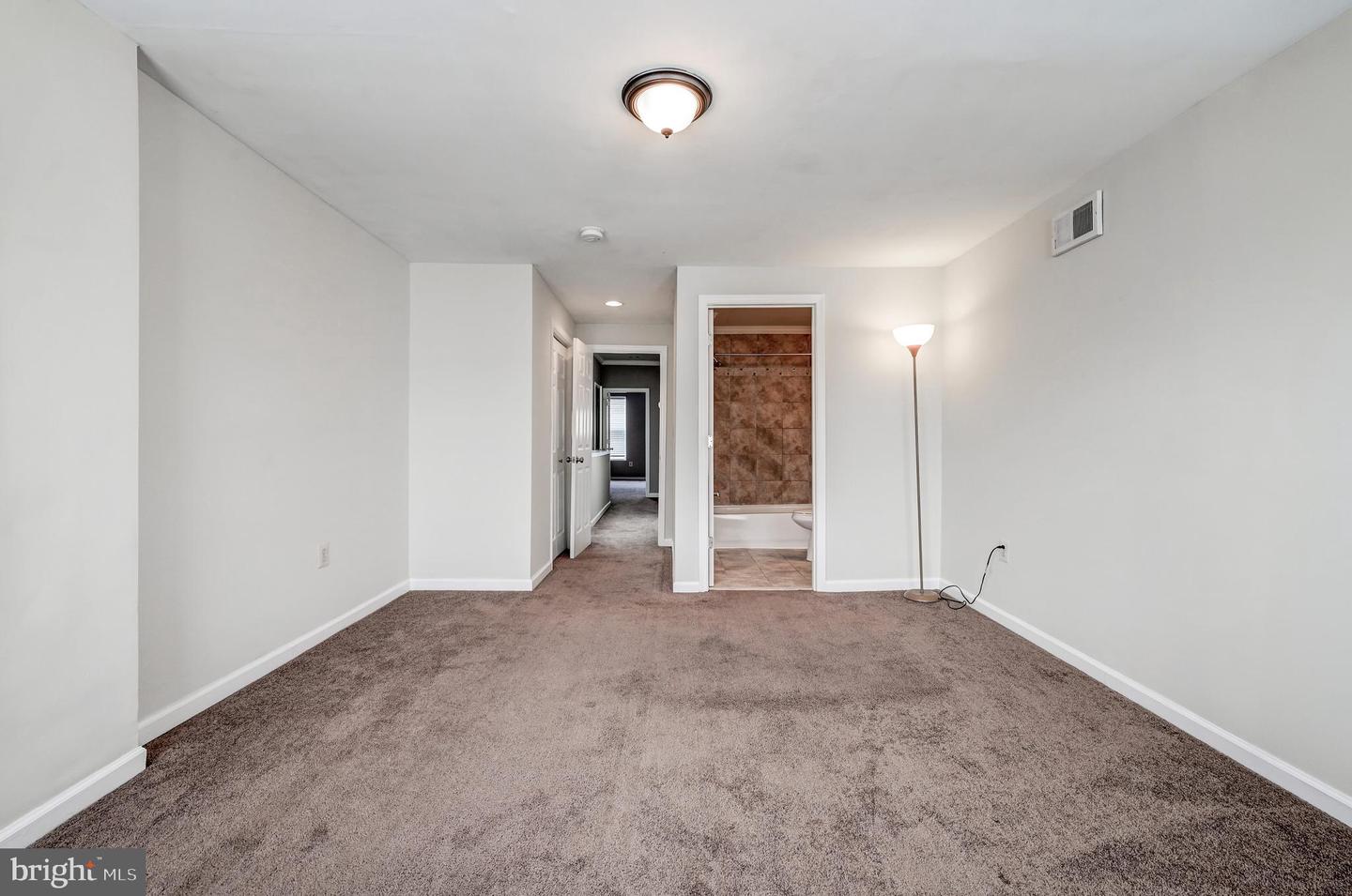 2103 E Madison St Property Photo 10
