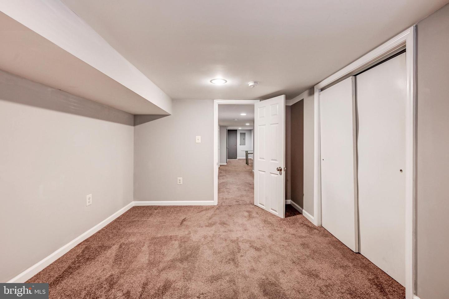 2103 E Madison St Property Photo 18