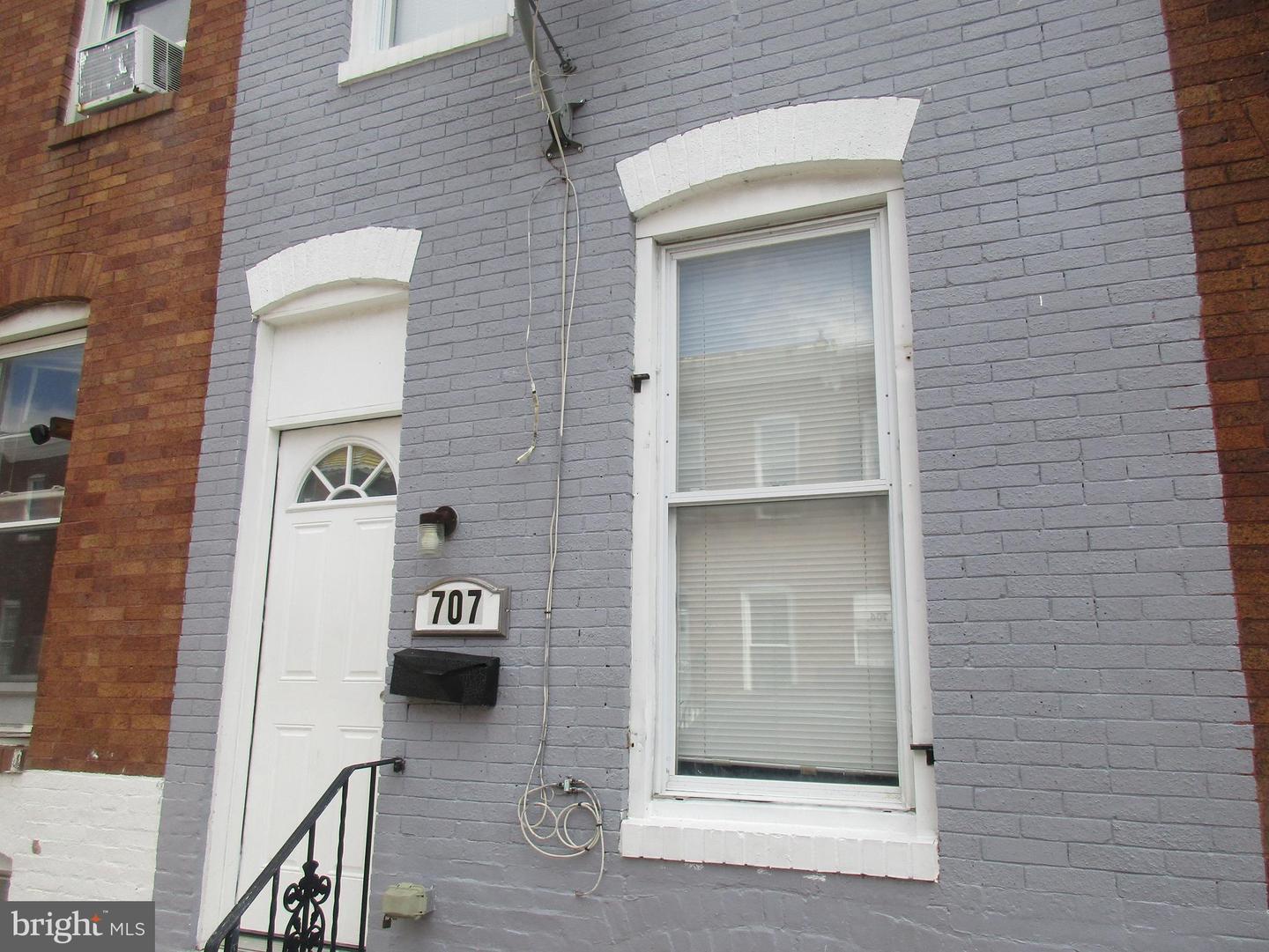 707 N GLOVER ST Property Photo 1