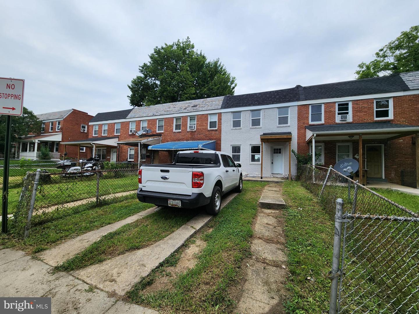 4907 EDGEMERE AVE Property Photo 1