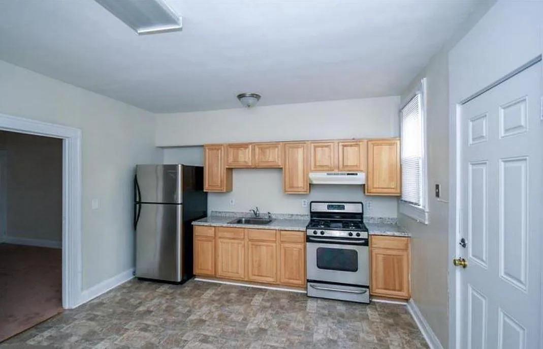 3201 Kenyon Ave Property Photo 2