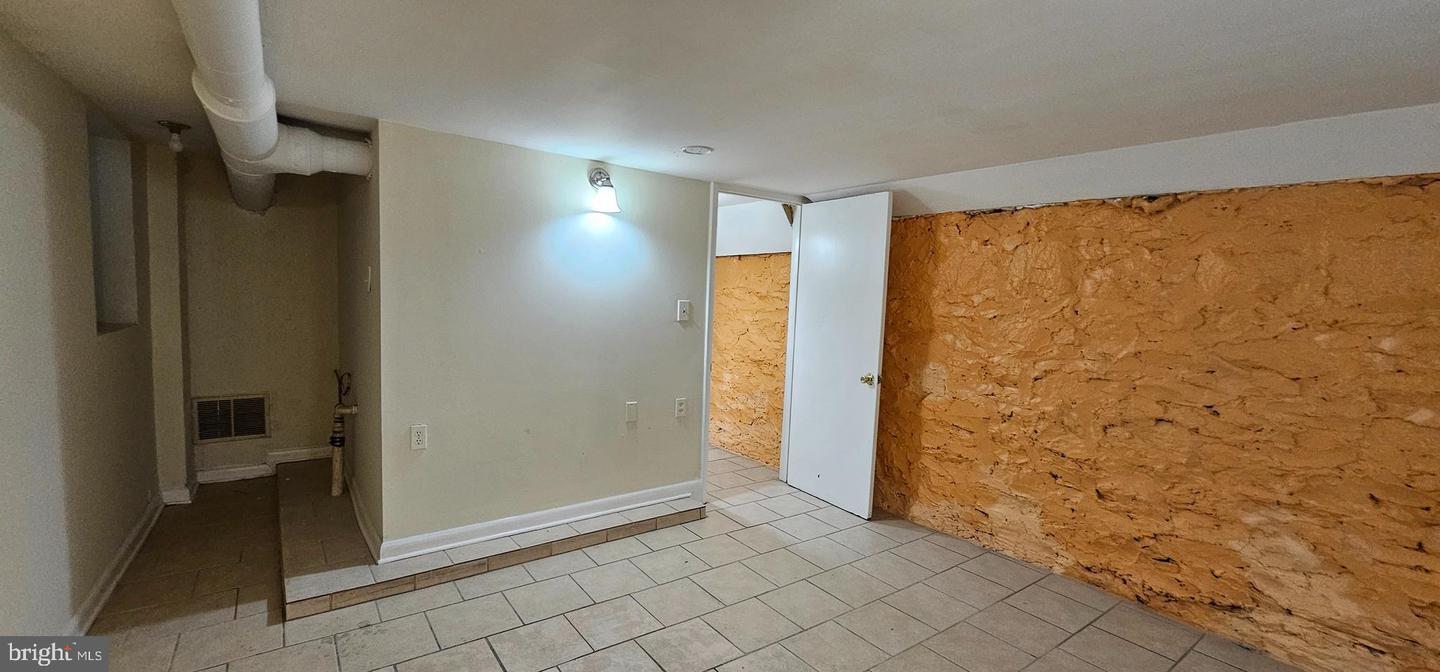 4031 Greenmount Ave Property Photo 6