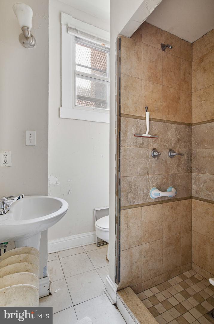 2208 Linden Ave Property Photo 8