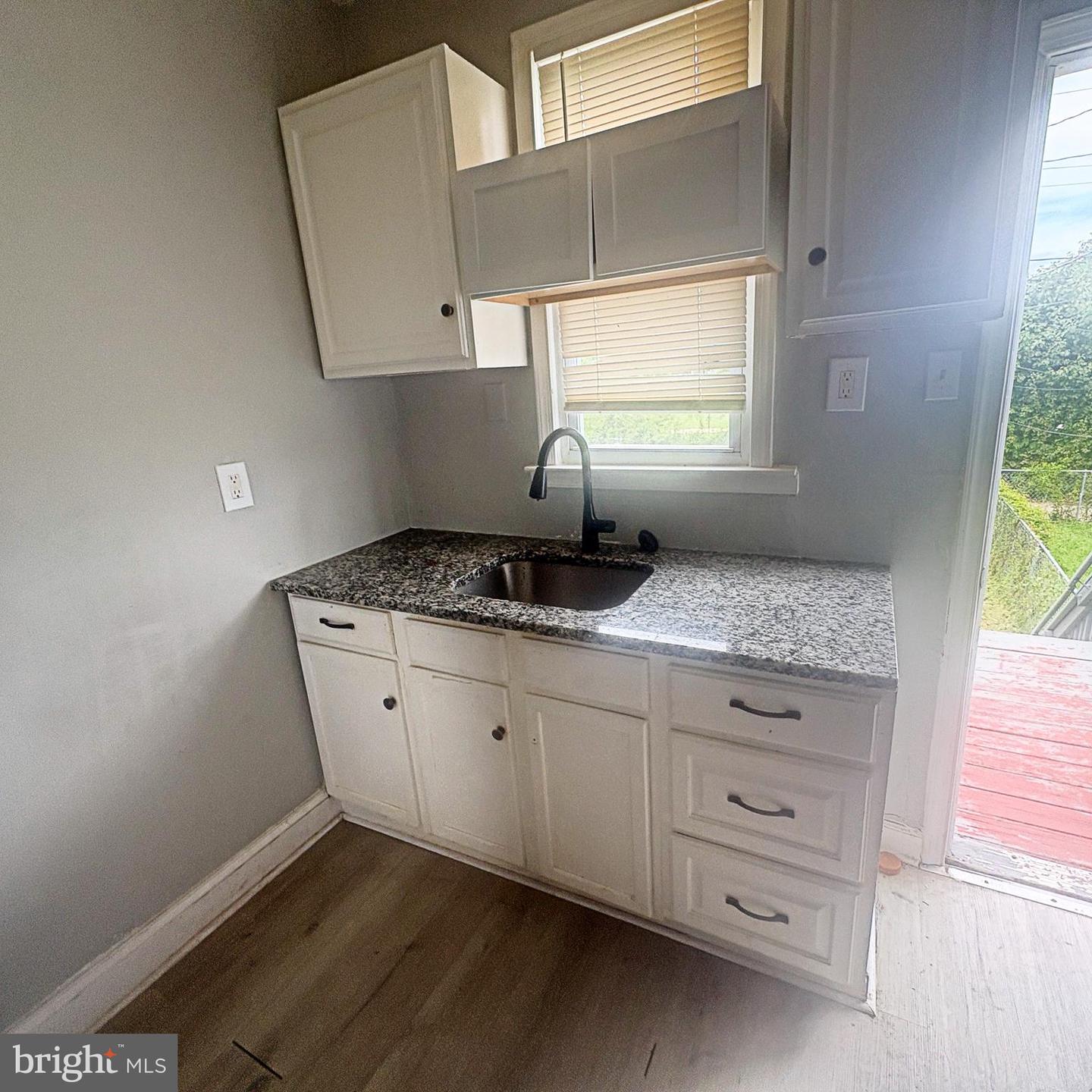 4945 Edgemere Ave Property Photo 8