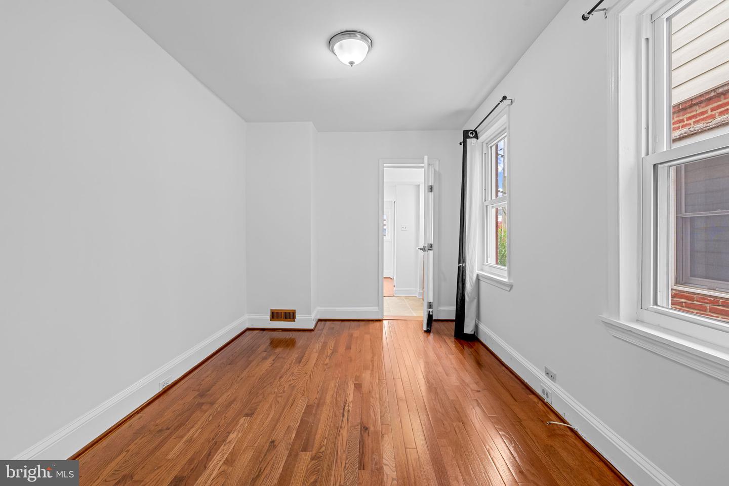 920 S Ellwood Ave Property Photo 22