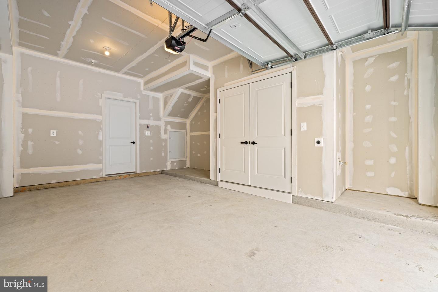 828 Watts St Property Photo 9