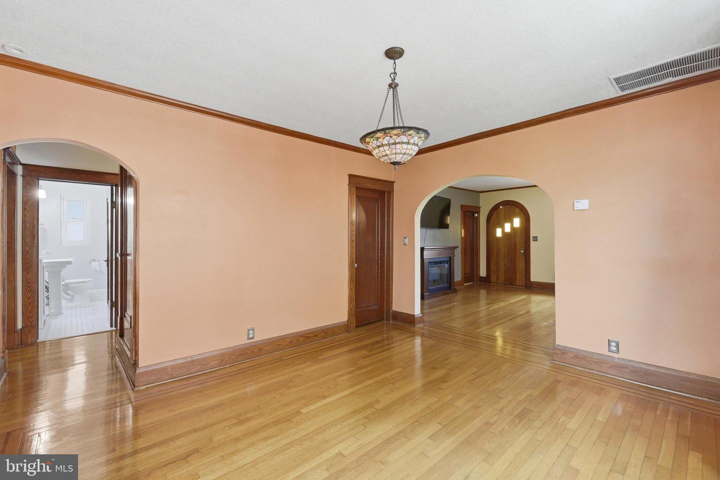 2717 Northern Parkway Property Photo 9
