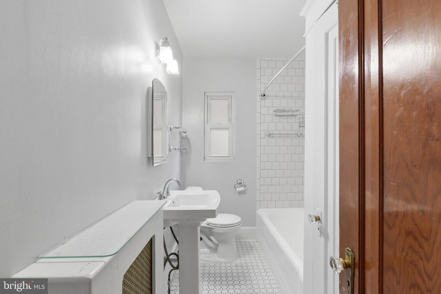 2717 Northern Parkway Property Photo 12