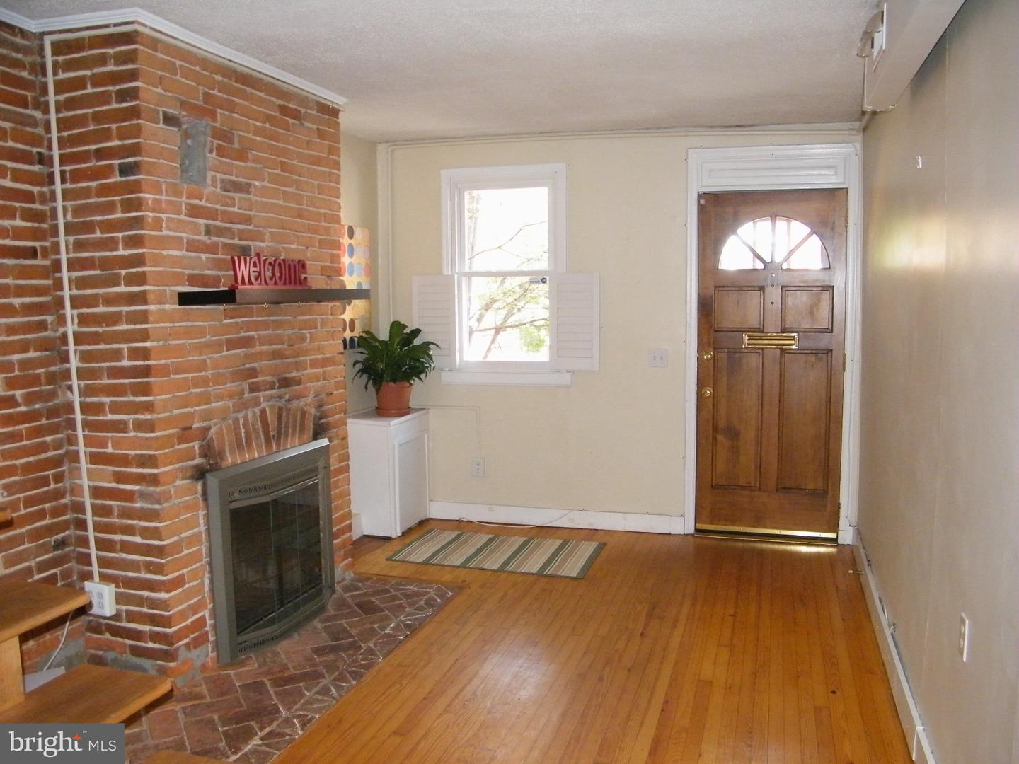 111 E GITTINGS ST Property Photo 1